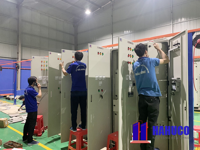 Phân xưởng lắp ráp và đầu nối tủ điện