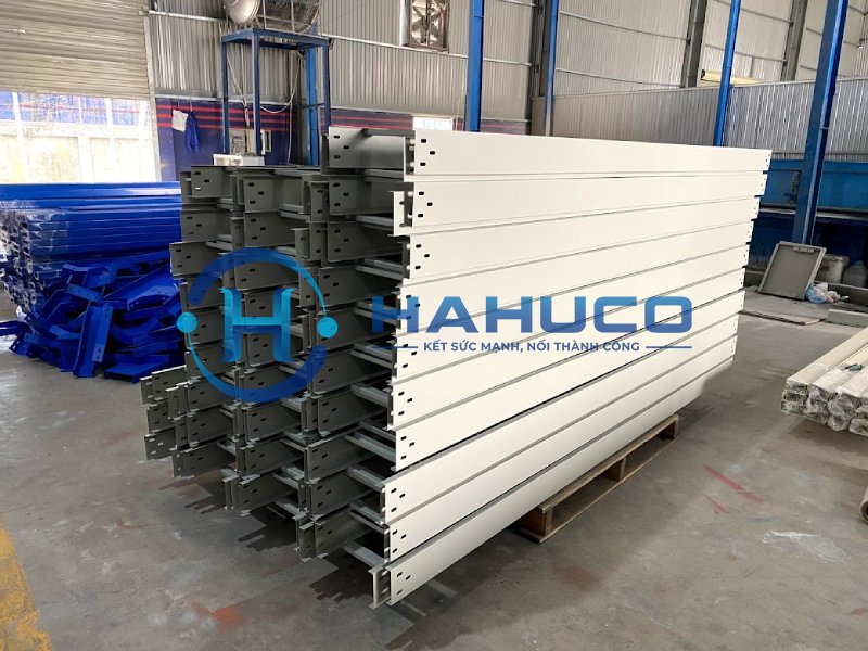 máng cáp sơn tĩnh điện