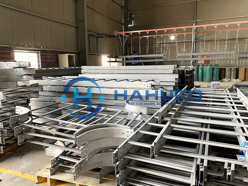 thang cáp mạ kẽm nhúng nóng