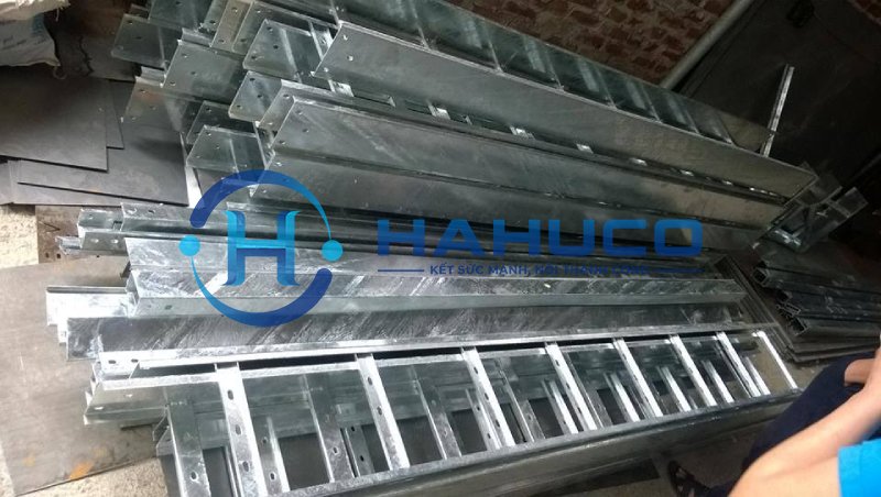thang cáp mạ kẽm nhúng nóng