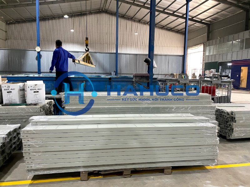 lựa chọn vật liệu thang máng cáp phù hợp