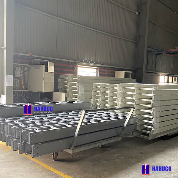 Thang máng cáp điện là gì ? Sự khác nhau giữa thang cáp và máng cáp 2