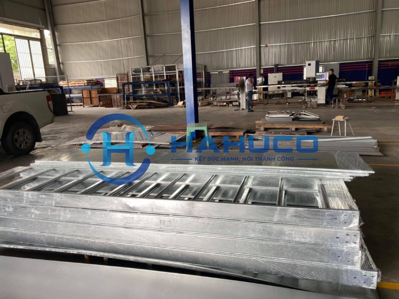 thang máng cáp mạ kẽm nhúng nóng giá rẻ