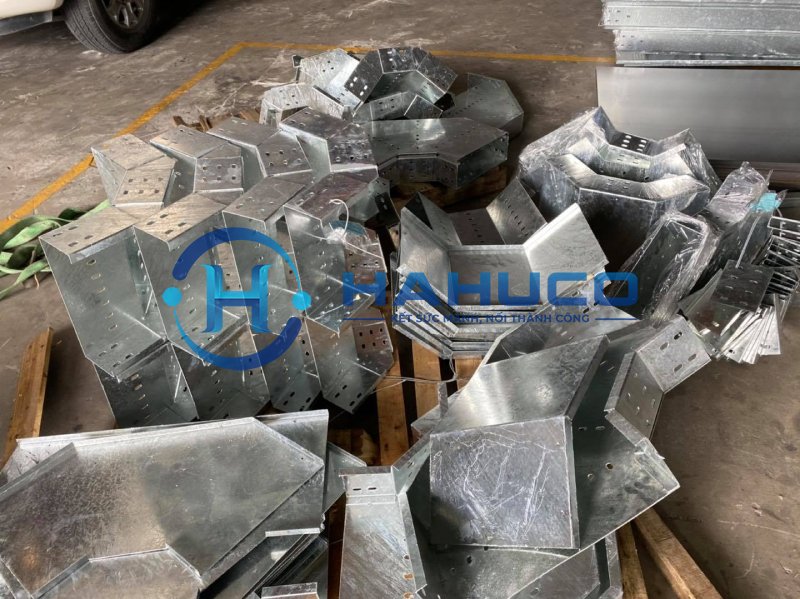 thang máng cáp mạ kẽm nhúng nóng giá rẻ