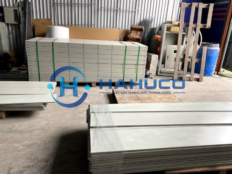 thang máng cáp nhà xưởng