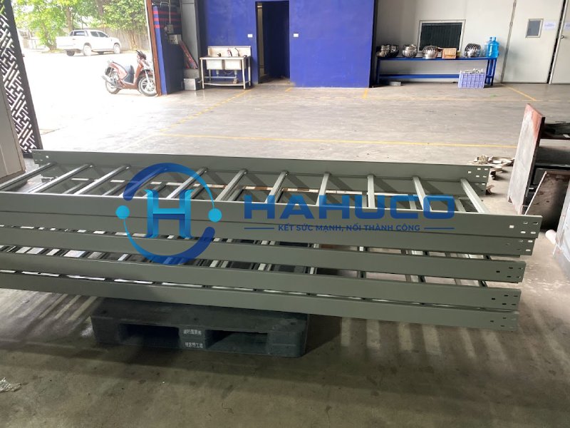 thang máng cáp nhà xưởng