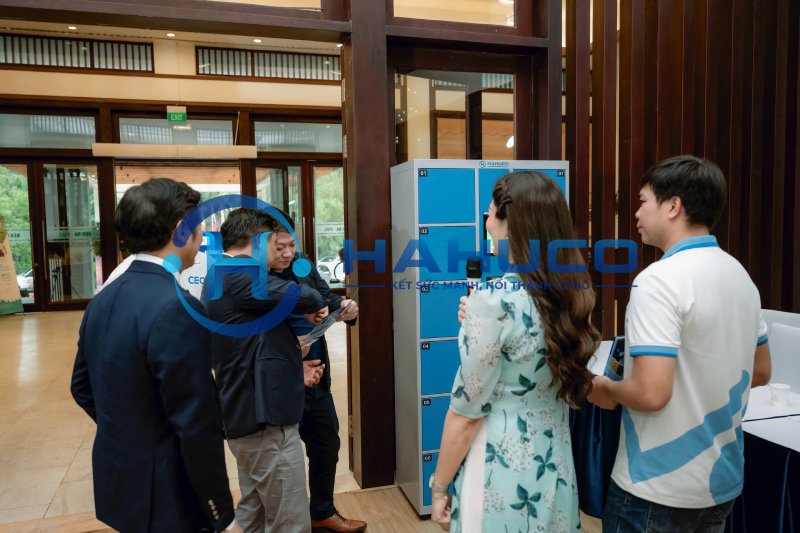 Tủ Smart Locker HAHUCO trong sự kiện xúc tiến Thương mại Trung đông