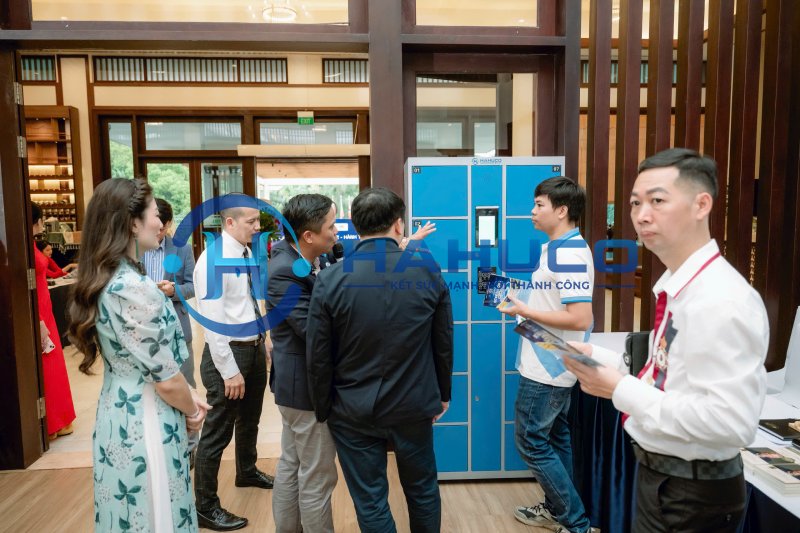 Tủ Smart Locker HAHUCO trong sự kiện xúc tiến Thương mại Trung đông