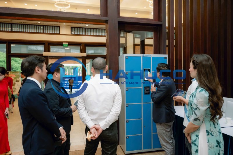 Tủ Smart Locker HAHUCO trong sự kiện xúc tiến Thương mại Trung đông