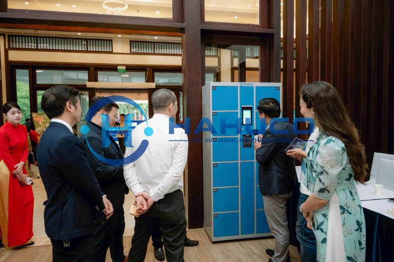Tủ Smart Locker HAHUCO trong sự kiện xúc tiến Thương mại Trung đông
